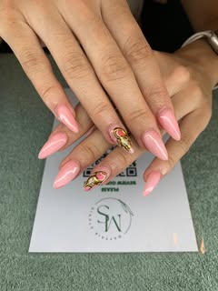 Pink nail set by Mayfair Studio